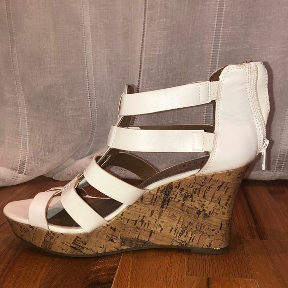 Super cute summer wedges - Picture 2 of 2